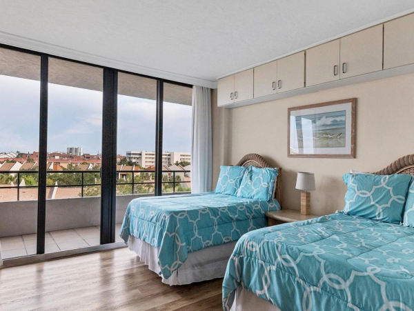 Sixth floor Condo with views of Northern Siesta Key and the Gulf